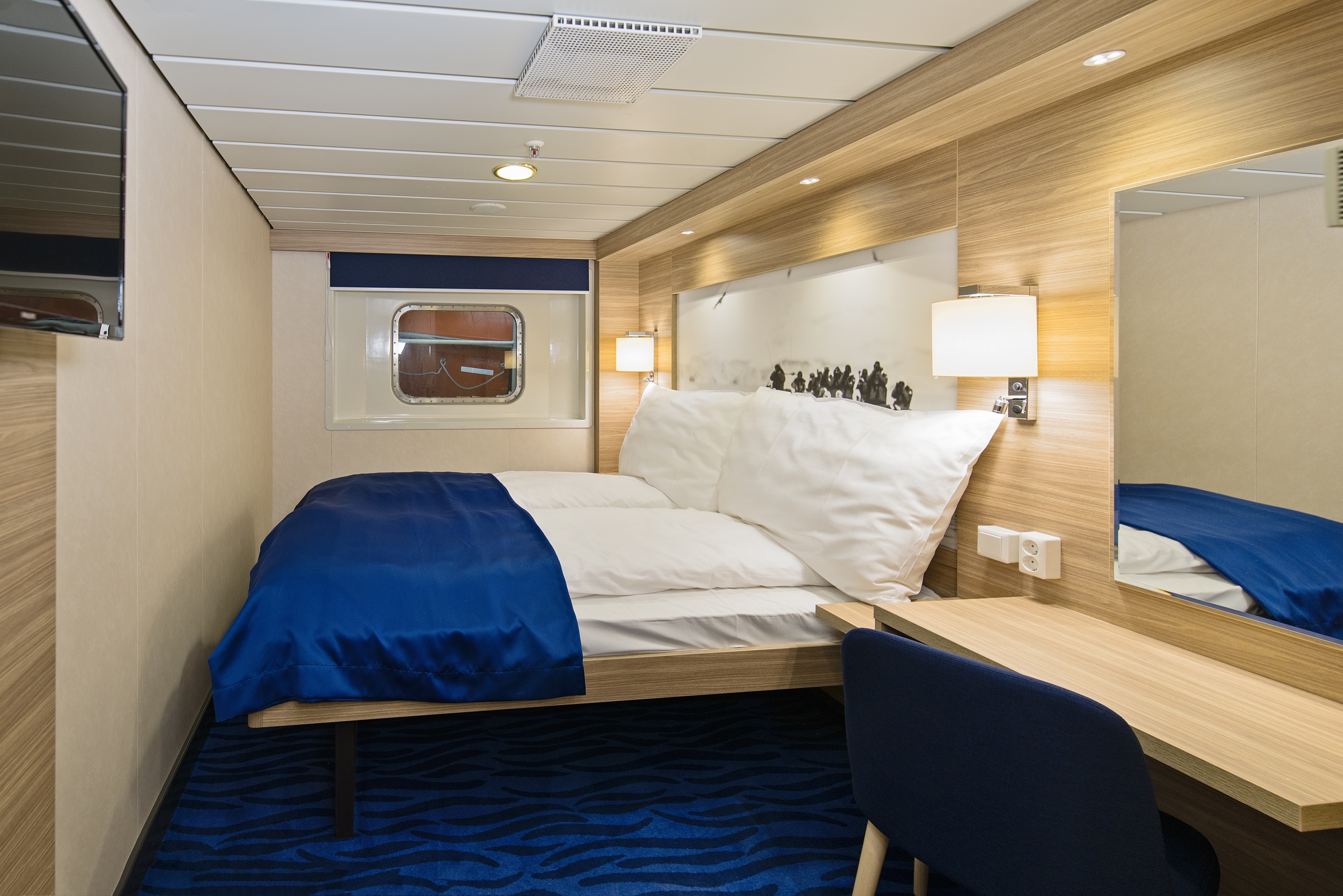 Arctic Superior | Double on promenade deck with window